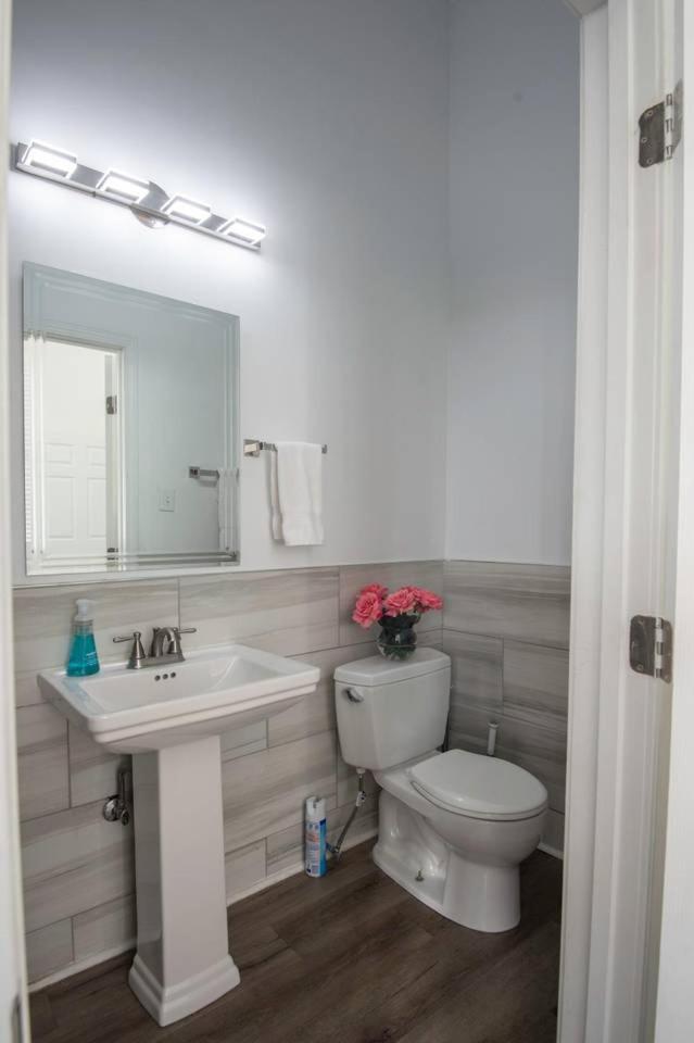 4 Bedroom - Sleeps 8! Best Location Next To Bourbon Street! Nova Orleães Exterior foto